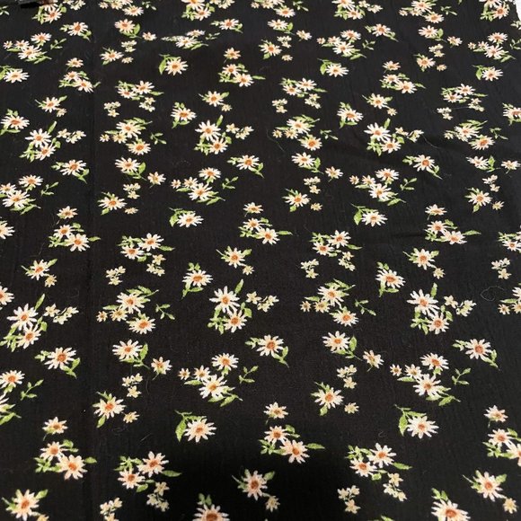 Forever 21 Black Floral Short Sleeved Cropped Tee - Picture 2 of 4
